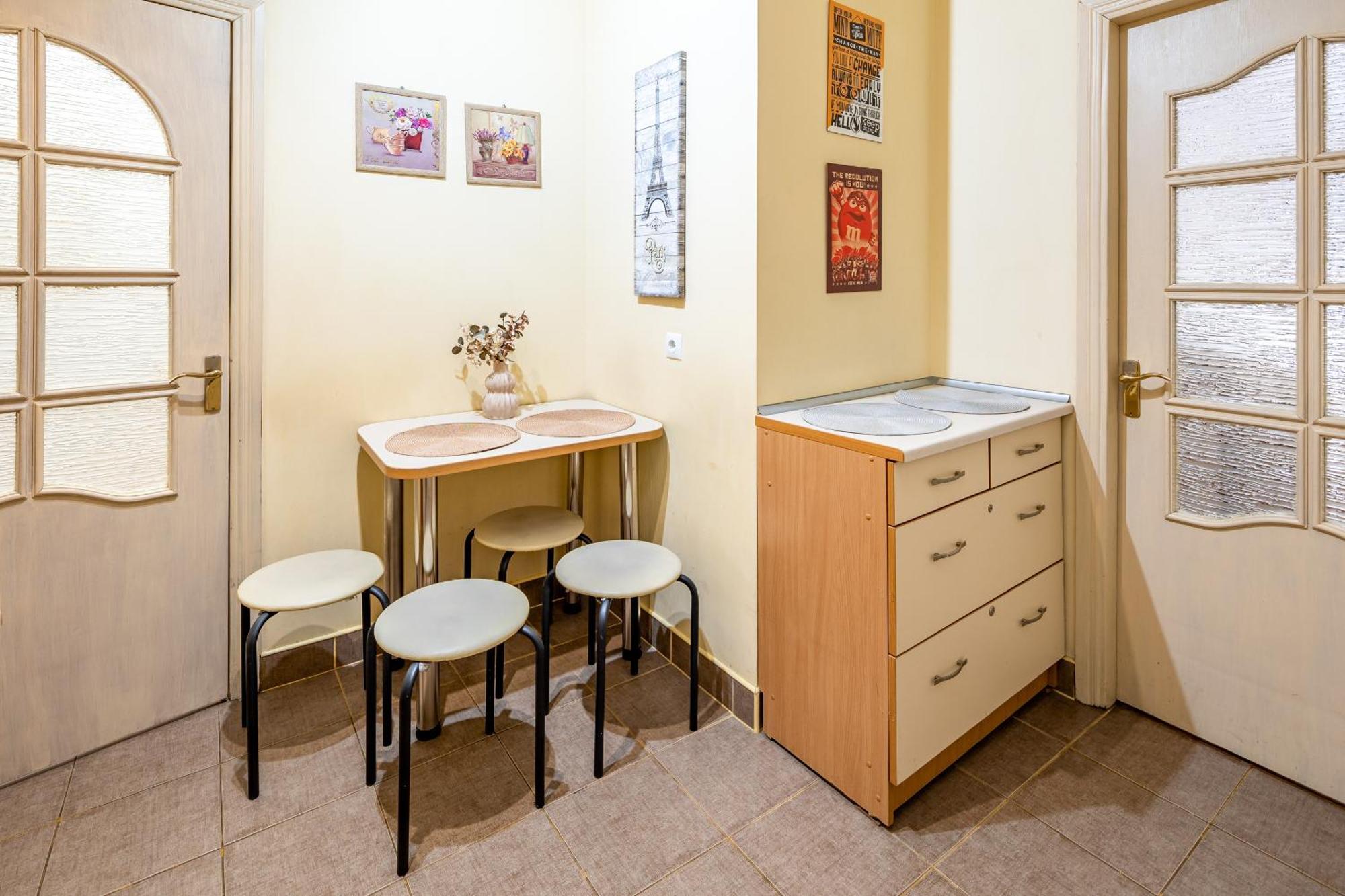 Just Another Comfy Apartment On The Main Squere. 2 Bedrooms, Own Heating, Ac 利沃夫 外观 照片